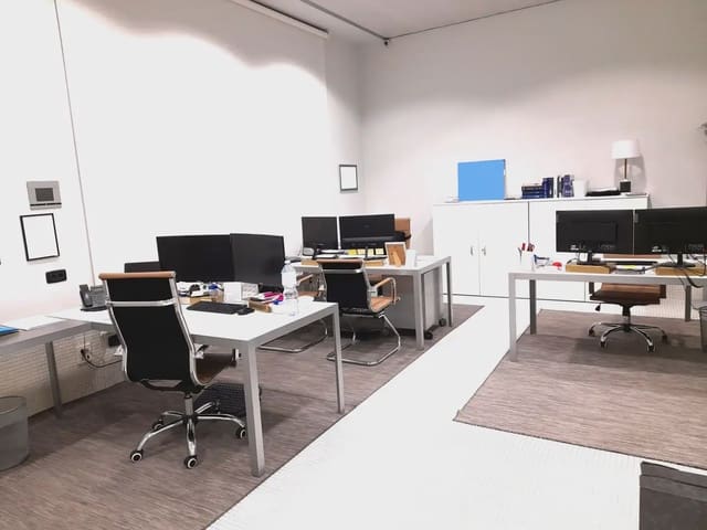 Gewerbe zu verkaufen in Girona Stadt - 210.000 € (Ref: 9882353)