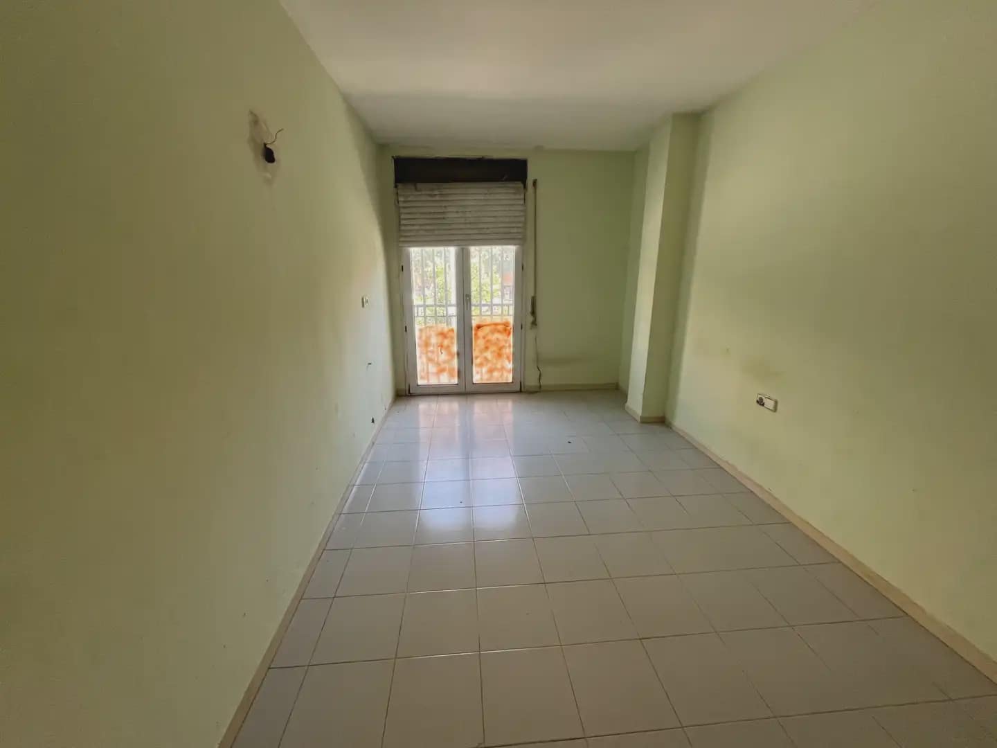 4 bedroom Flat for sale in Salt - € 139,000 (Ref: 9882357)