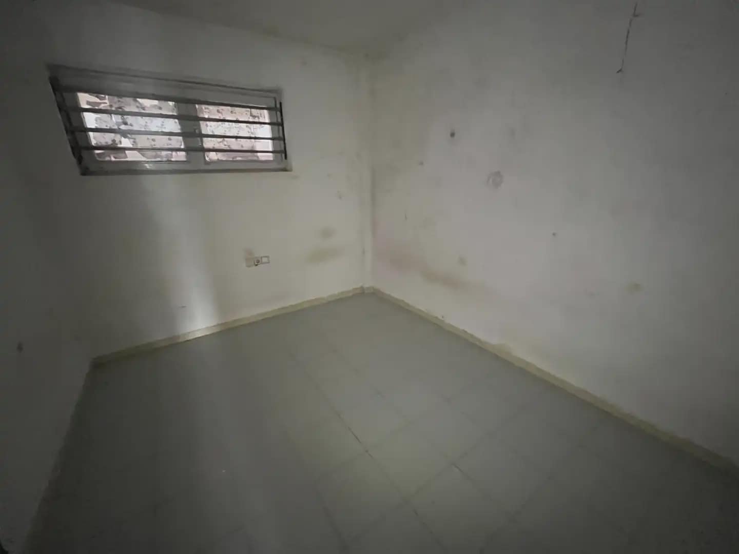 4 bedroom Flat for sale in Salt - € 139,000 (Ref: 9882357)