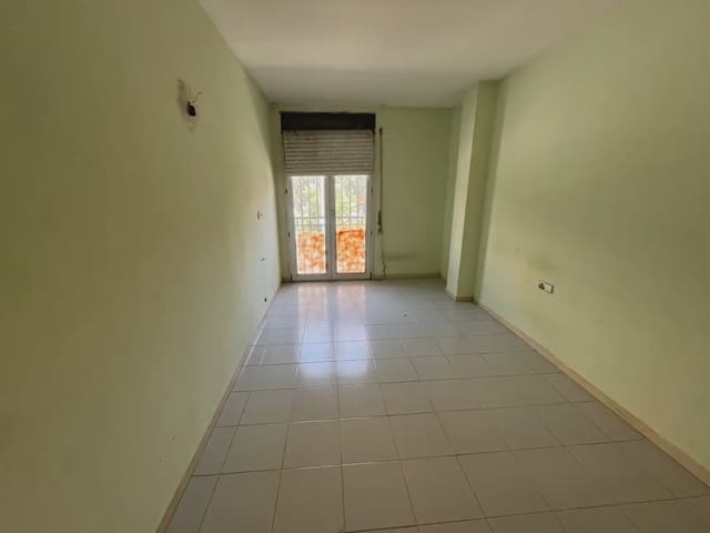 4 slaapkamer Flat te koop in Salt - € 139.000 (Ref: 9882357)