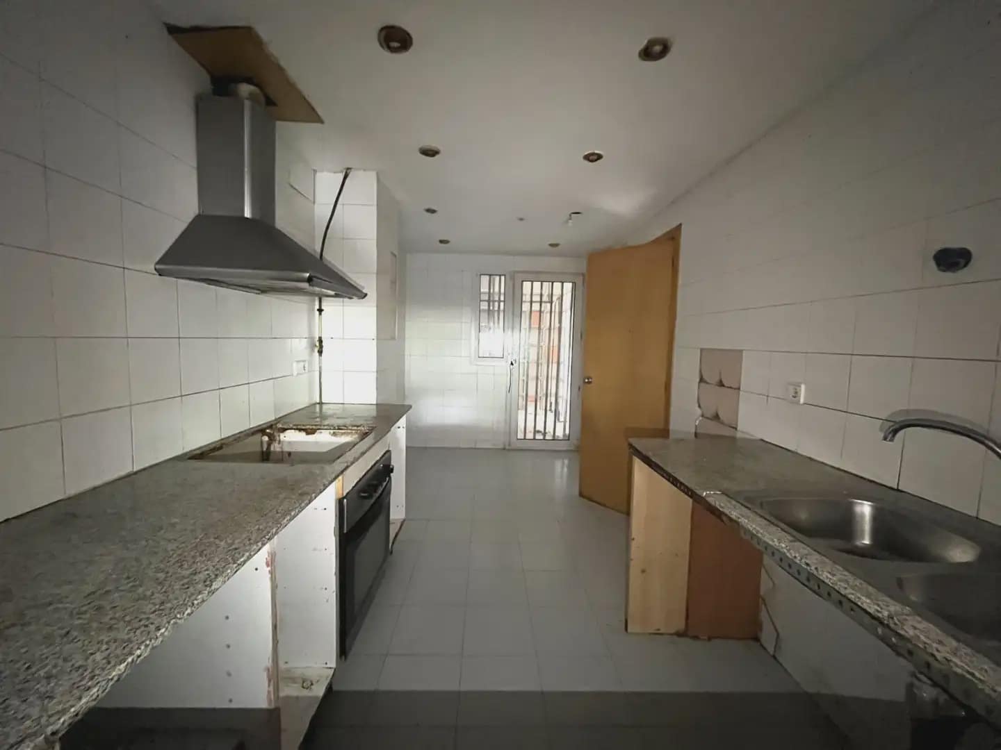 4 bedroom Flat for sale in Salt - € 139,000 (Ref: 9882357)