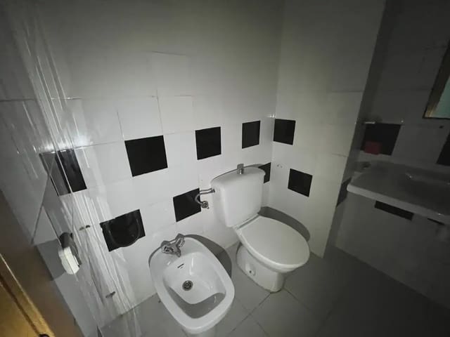 4 slaapkamer Flat te koop in Salt - € 139.000 (Ref: 9882357)