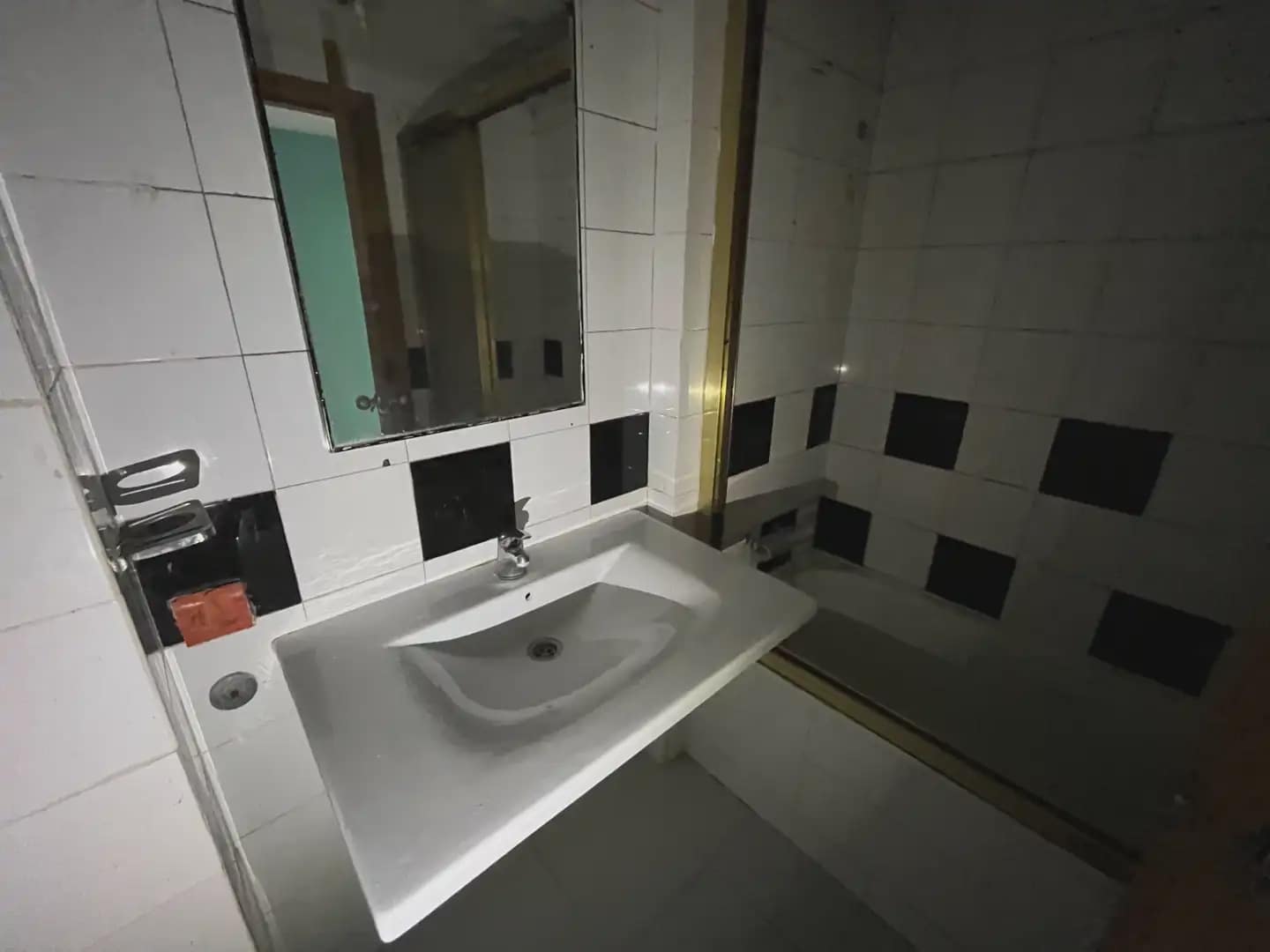 4 bedroom Flat for sale in Salt - € 139,000 (Ref: 9882357)