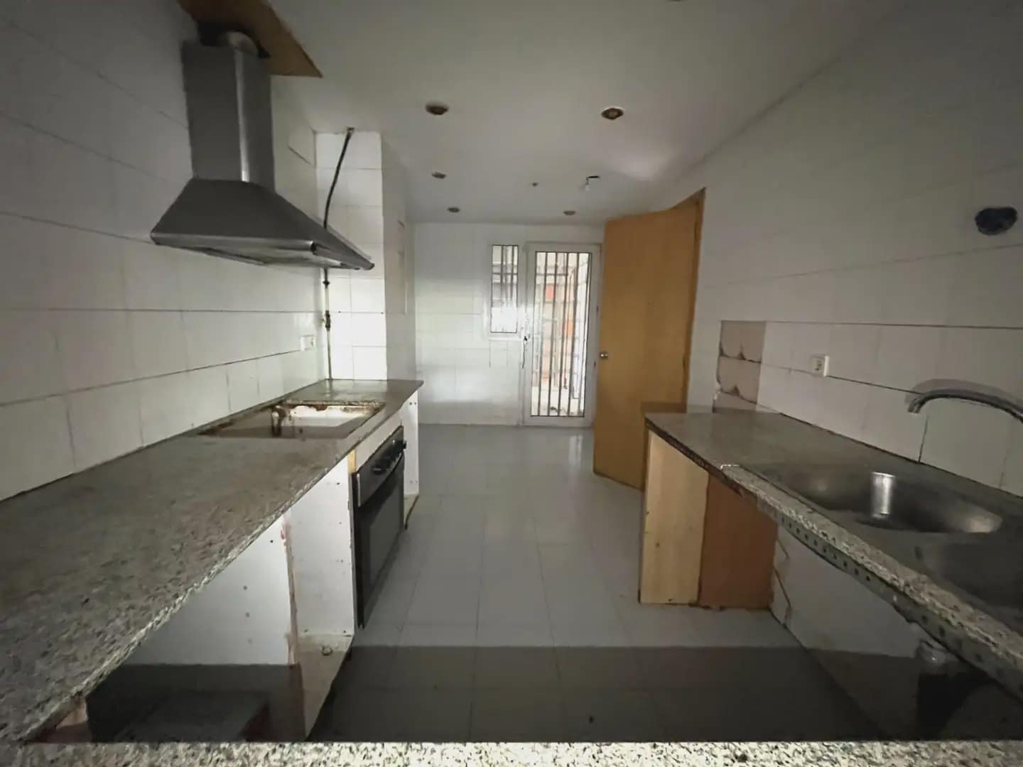 4 bedroom Flat for sale in Salt - € 139,000 (Ref: 9882357)