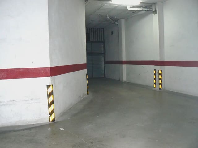 Garage till salu i Girona stad - 8 900 € (Ref: 9882358)
