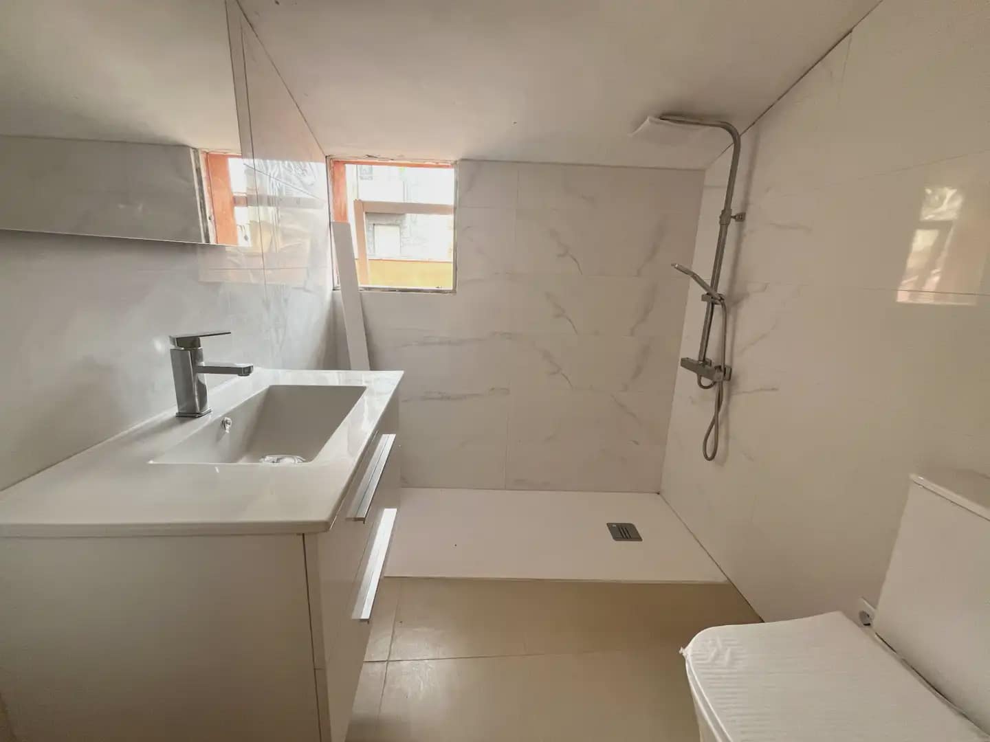 2 slaapkamer Flat te koop in Salt - € 178.000 (Ref: 9882361)