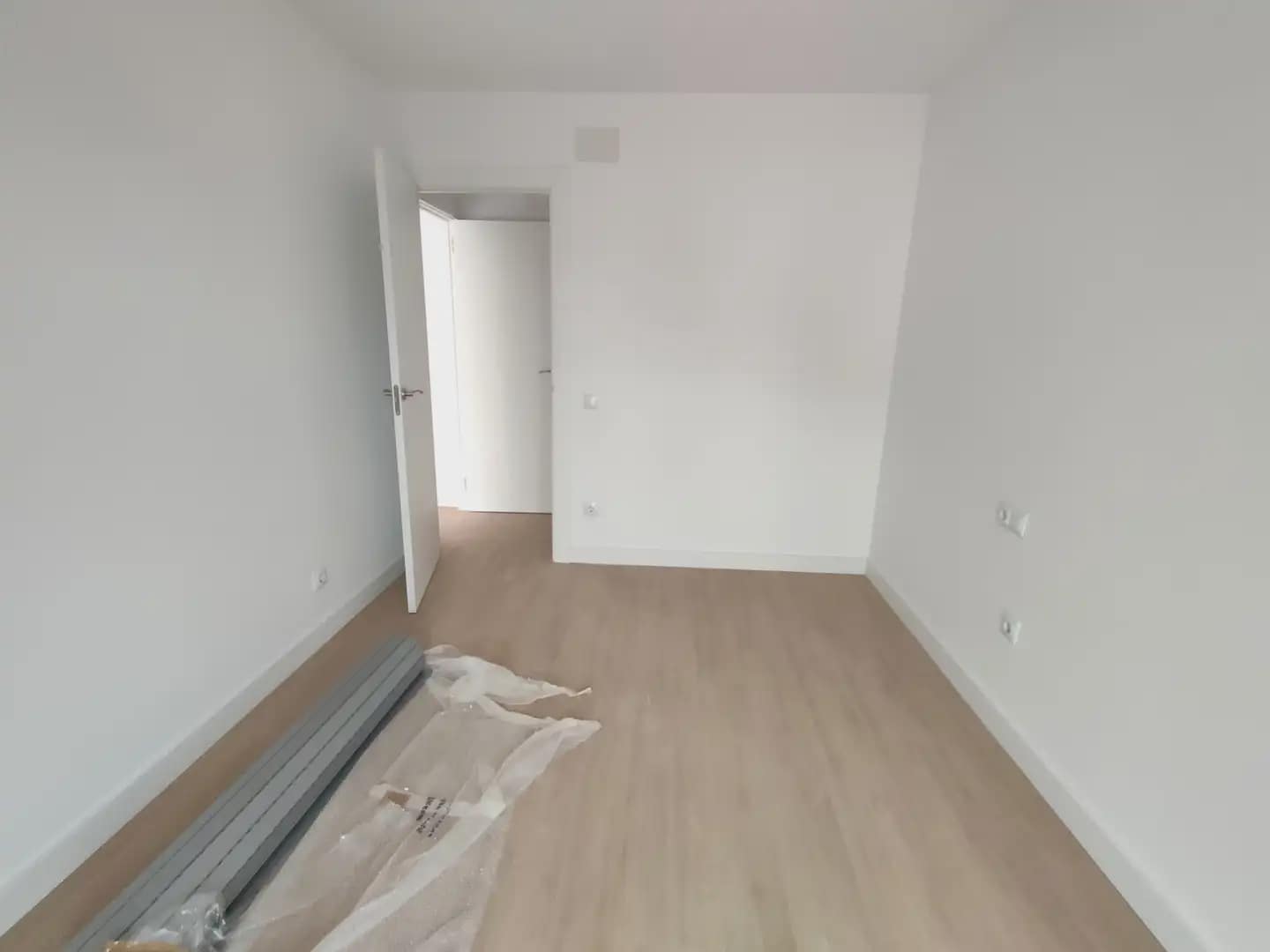 2 slaapkamer Flat te koop in Salt - € 178.000 (Ref: 9882361)