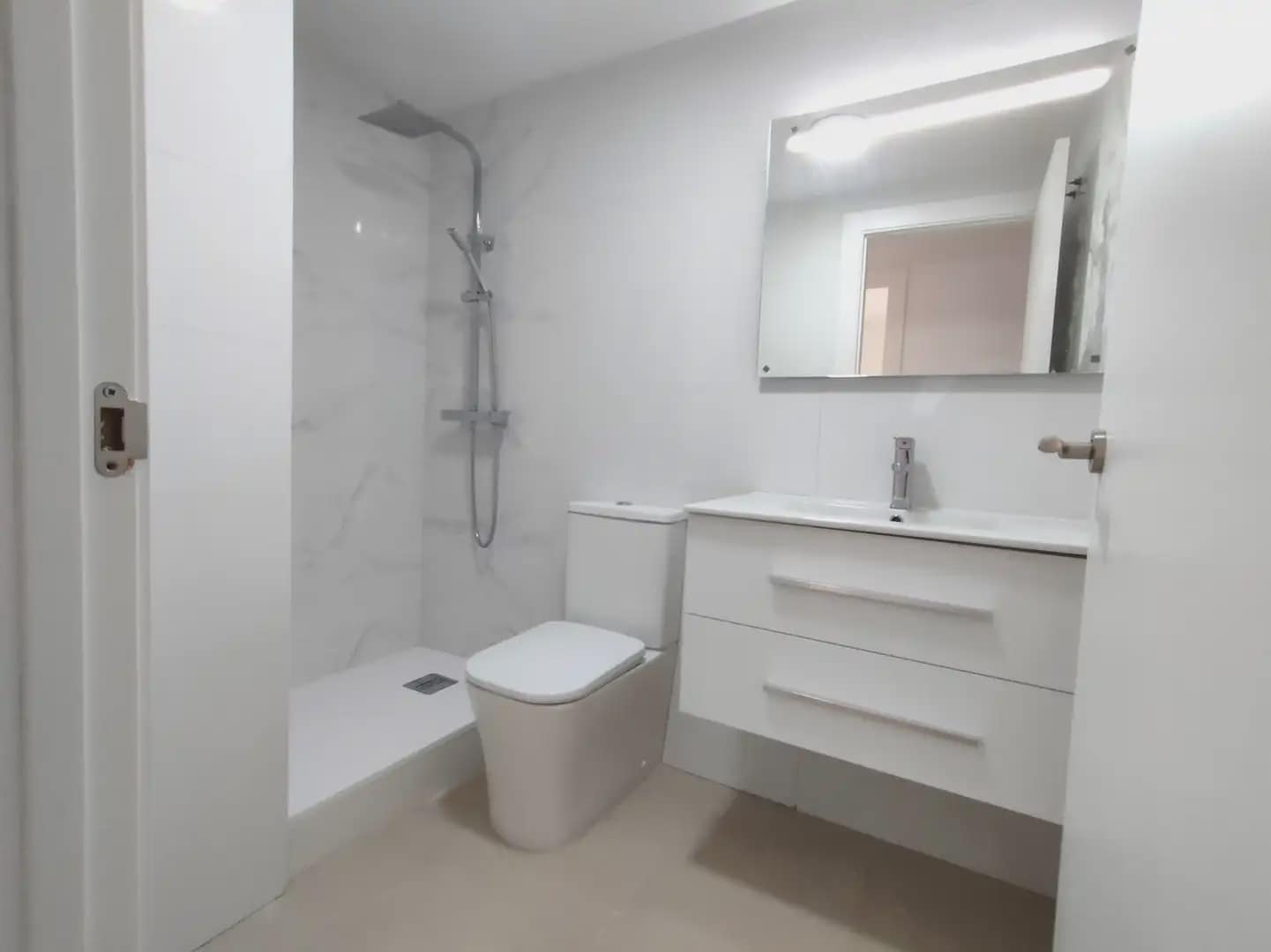 2 slaapkamer Flat te koop in Salt - € 178.000 (Ref: 9882361)