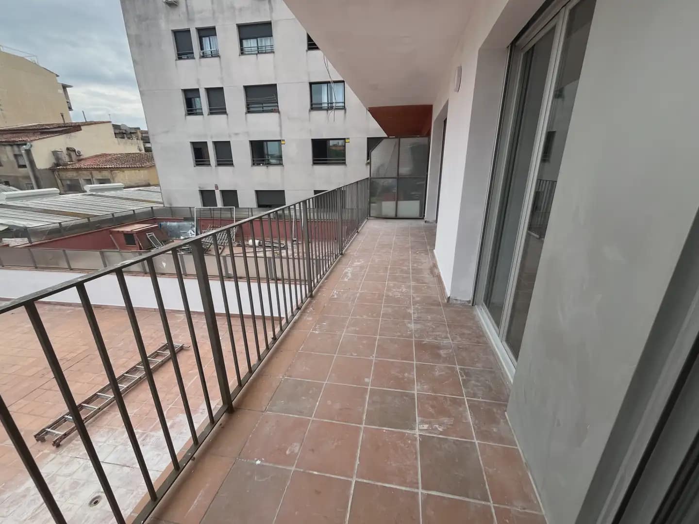 2 slaapkamer Flat te koop in Salt - € 178.000 (Ref: 9882361)