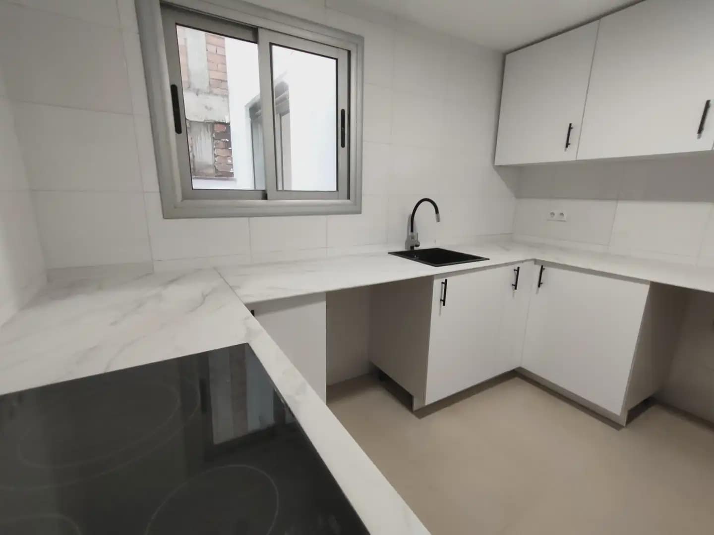 3 slaapkamer Flat te koop in Salt met garage - € 188.000 (Ref: 9882362)