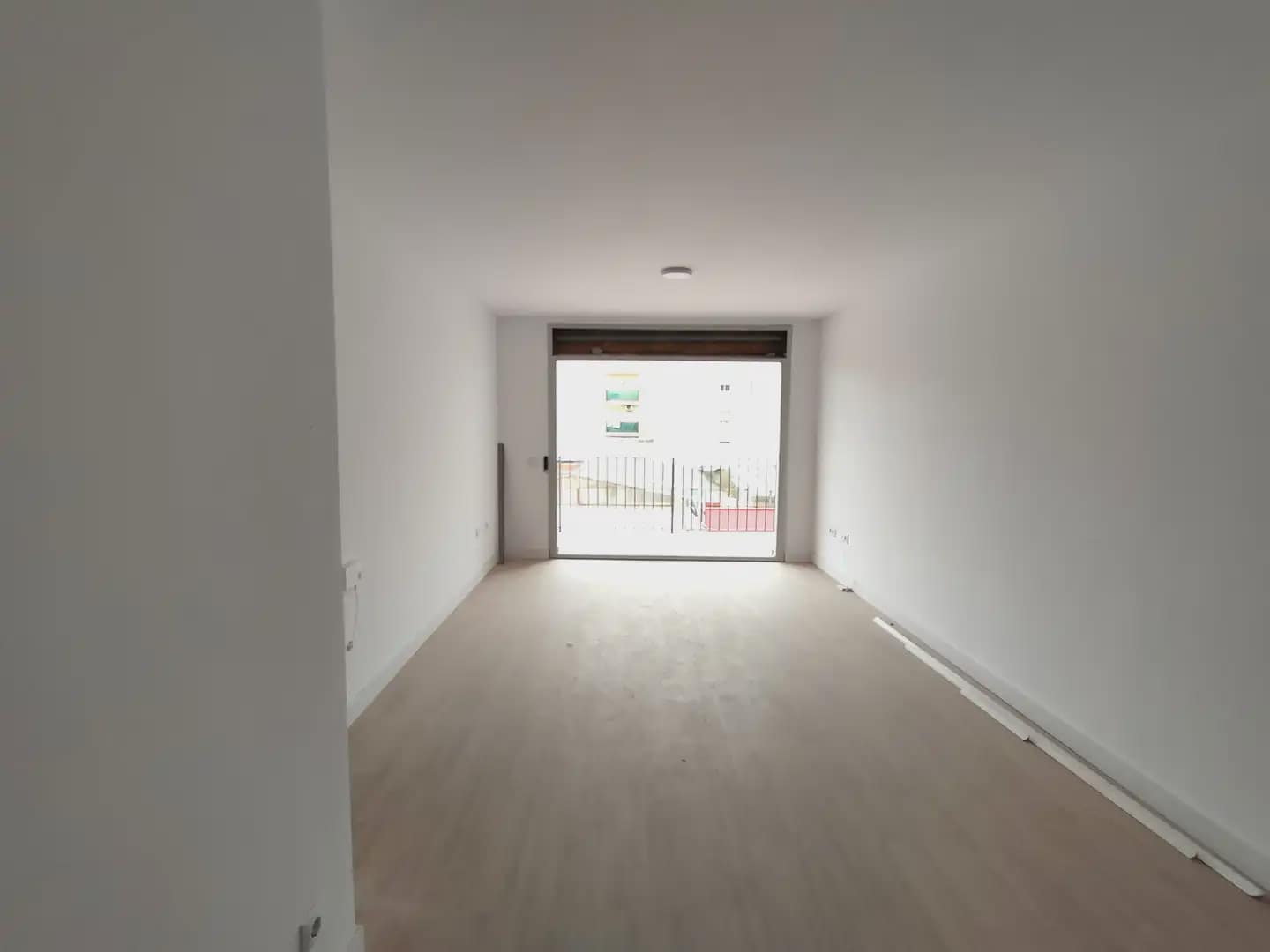 3 slaapkamer Flat te koop in Salt met garage - € 188.000 (Ref: 9882362)
