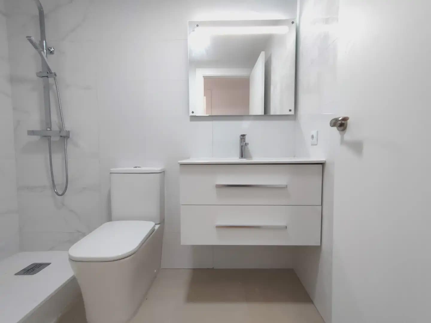 3 slaapkamer Flat te koop in Salt met garage - € 188.000 (Ref: 9882362)