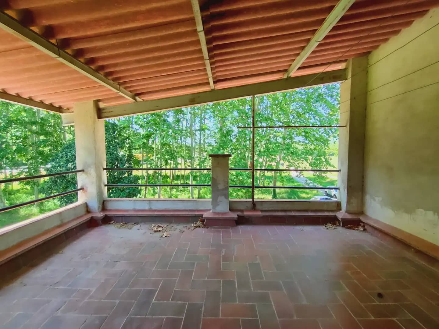 8 sypialnia Finka/Dom wiejski na sprzedaż w Bescano z garażem - 250 000 € (Ref: 9882365)