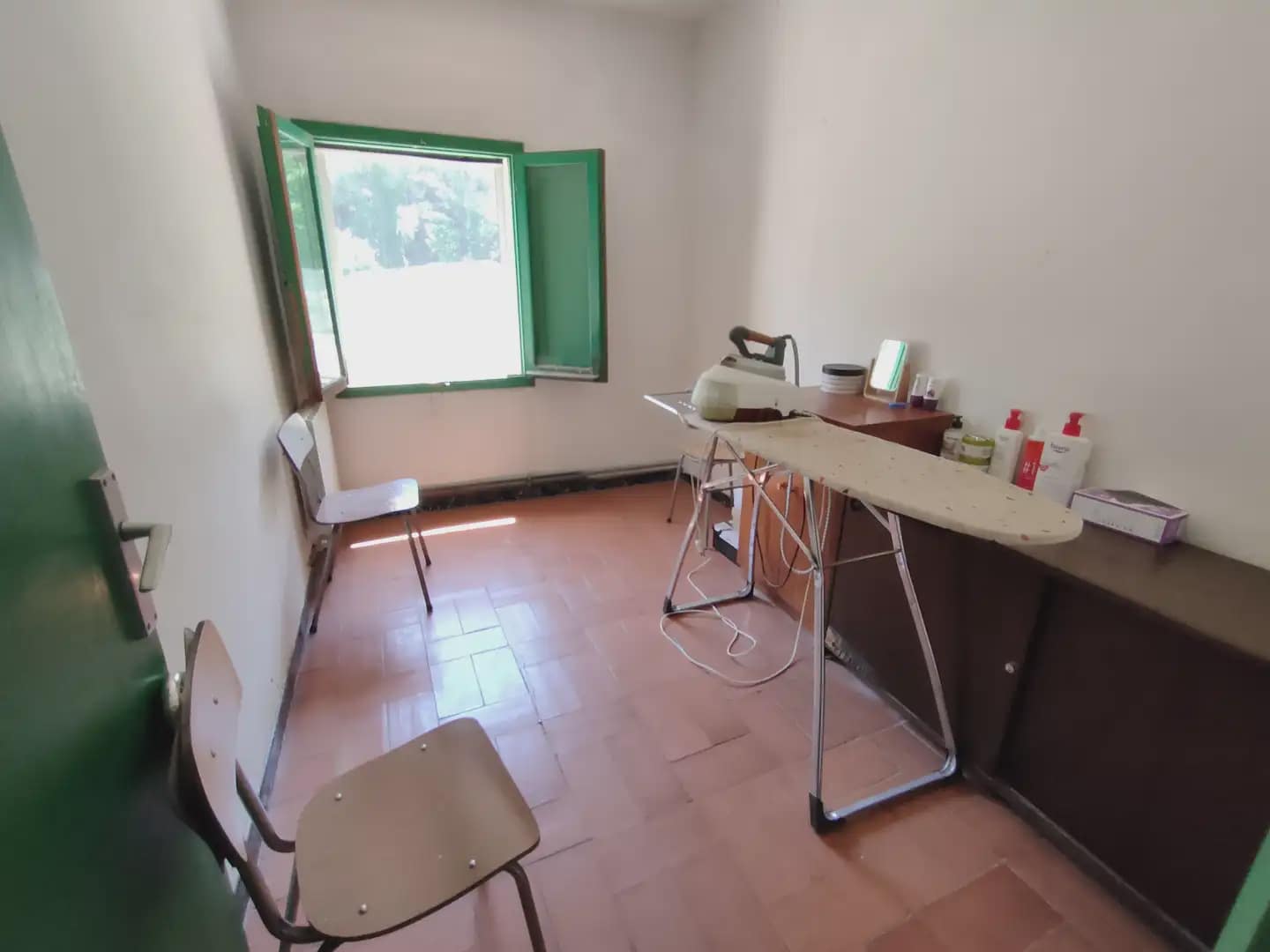 8 sypialnia Finka/Dom wiejski na sprzedaż w Bescano z garażem - 250 000 € (Ref: 9882365)