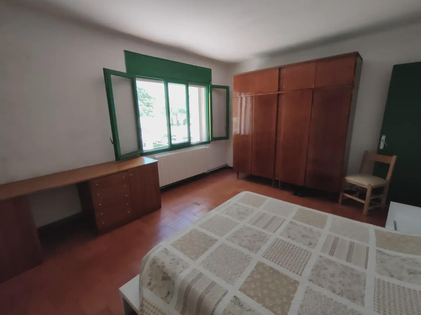8 sypialnia Finka/Dom wiejski na sprzedaż w Bescano z garażem - 250 000 € (Ref: 9882365)