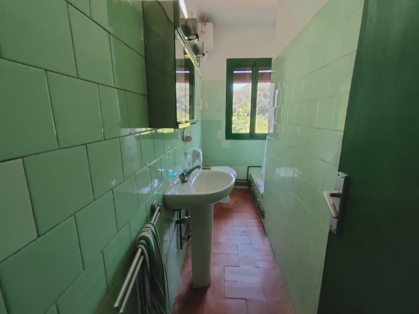 8 sypialnia Finka/Dom wiejski na sprzedaż w Bescano z garażem - 250 000 € (Ref: 9882365)