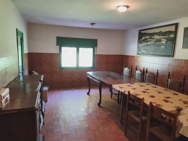 8 sypialnia Finka/Dom wiejski na sprzedaż w Bescanó z garażem - 250 000 € (Ref: 9882365)