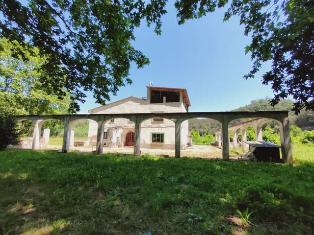 8 sypialnia Finka/Dom wiejski na sprzedaż w Bescanó z garażem - 250 000 € (Ref: 9882365)
