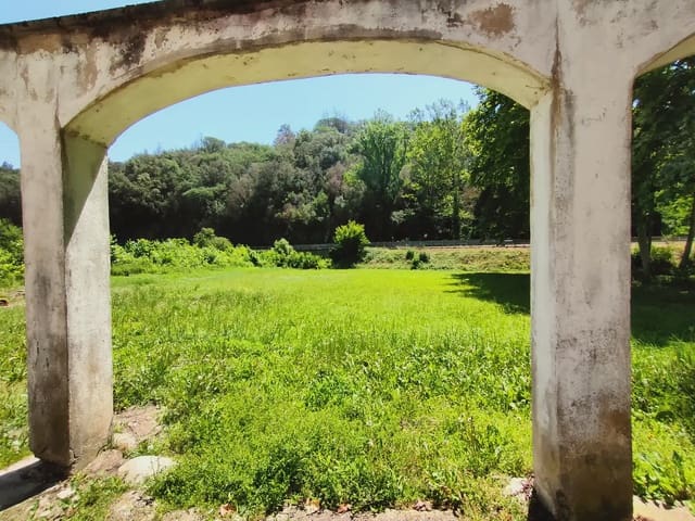 8 sypialnia Finka/Dom wiejski na sprzedaż w Bescanó z garażem - 250 000 € (Ref: 9882365)