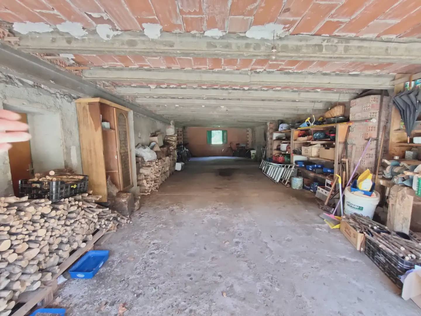 8 sypialnia Finka/Dom wiejski na sprzedaż w Bescano z garażem - 250 000 € (Ref: 9882365)