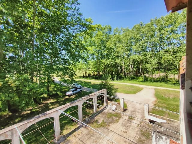 8 sypialnia Finka/Dom wiejski na sprzedaż w Bescanó z garażem - 250 000 € (Ref: 9882365)