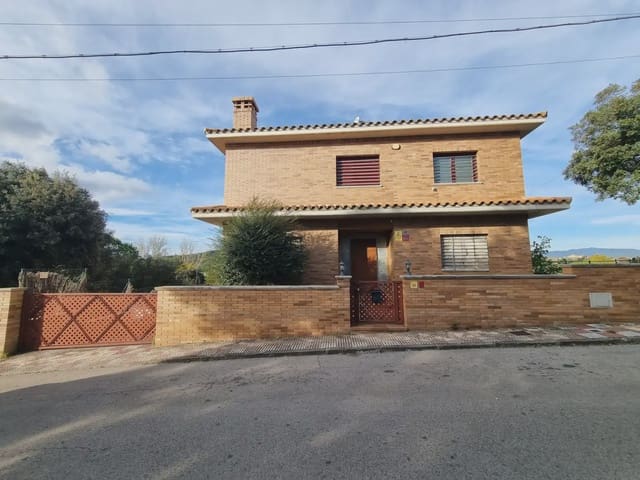 5 quarto Moradia para venda em Maçanet de la Selva com piscina garagem - 499 000 € (Ref: 9882371)