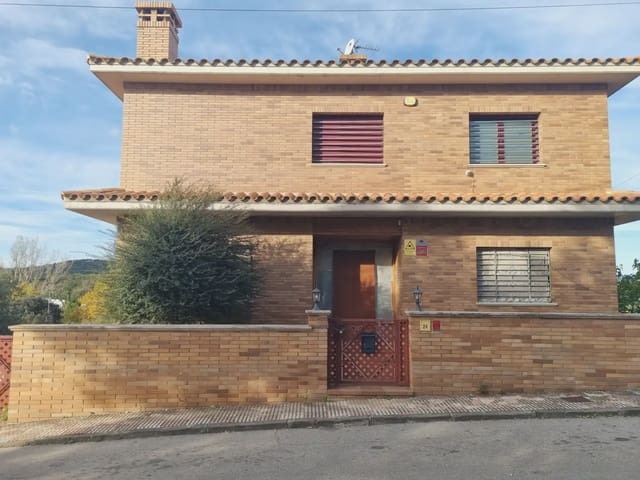 5 quarto Moradia para venda em Maçanet de la Selva com piscina garagem - 499 000 € (Ref: 9882371)