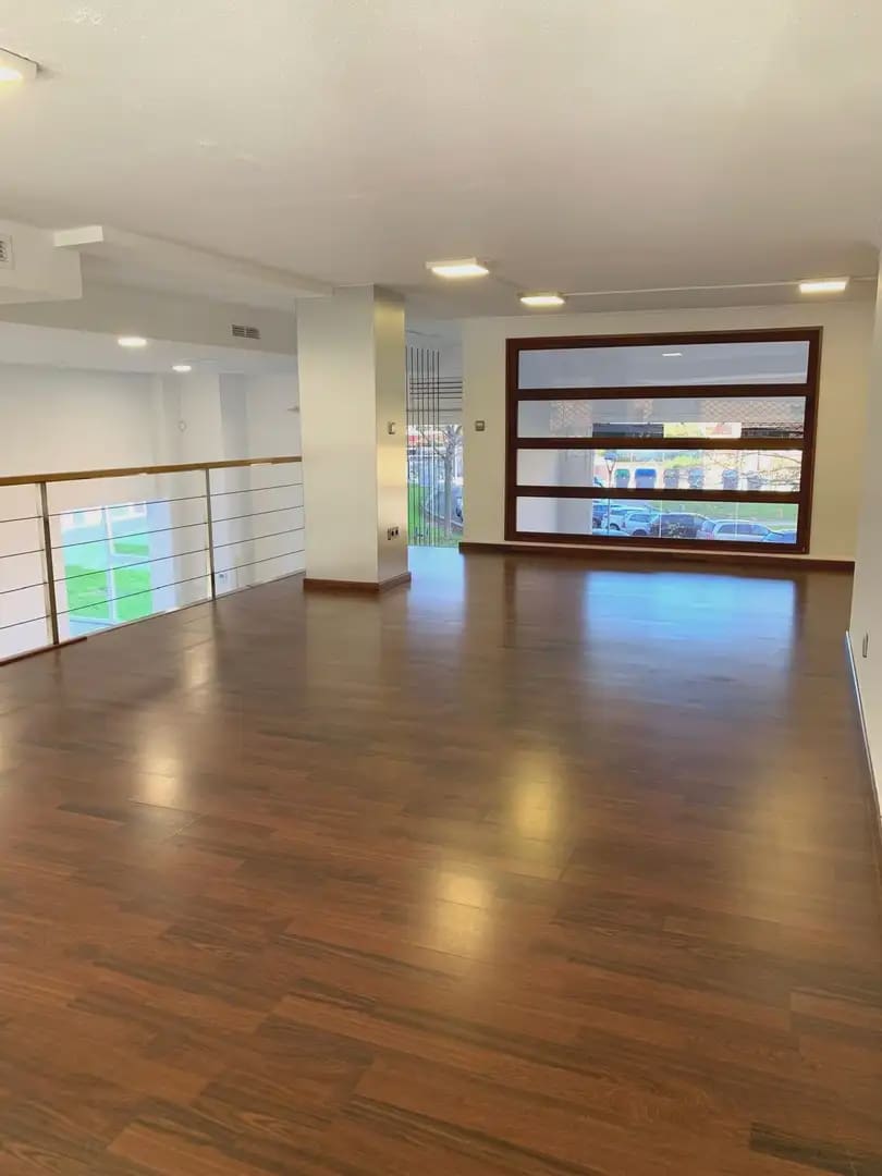 Komercyjne do wynajęcia w Miasto Girona - 1 500 € (Ref: 9882372)
