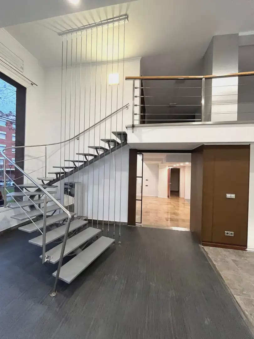 Komercyjne do wynajęcia w Miasto Girona - 1 500 € (Ref: 9882372)