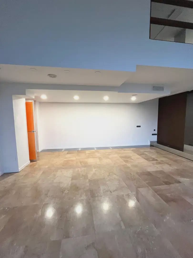 Komercyjne do wynajęcia w Miasto Girona - 1 500 € (Ref: 9882372)