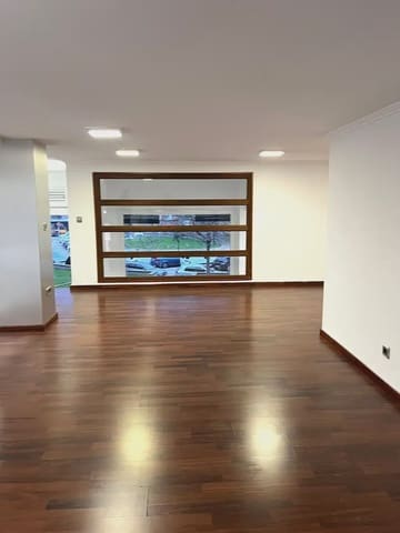 Komercyjne do wynajęcia w Miasto Girona - 1 500 € (Ref: 9882372)