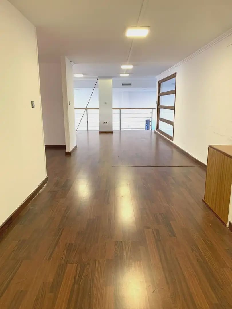 Komercyjne do wynajęcia w Miasto Girona - 1 500 € (Ref: 9882372)