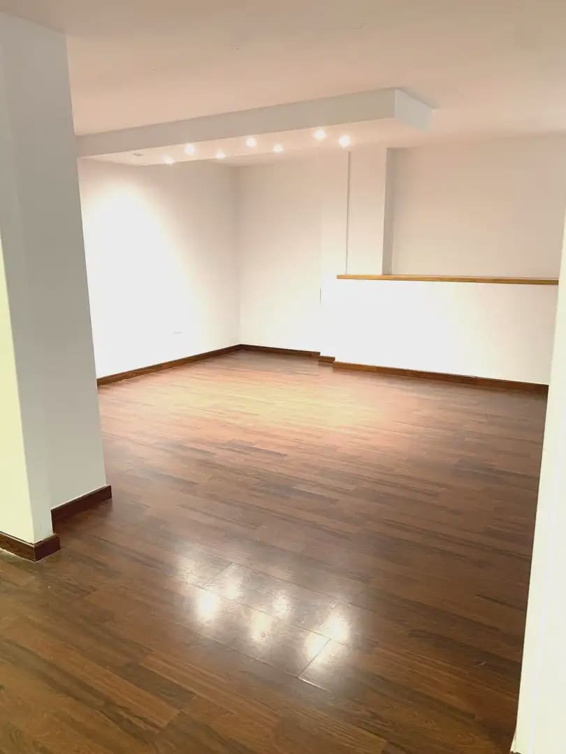 Komercyjne do wynajęcia w Miasto Girona - 1 500 € (Ref: 9882372)