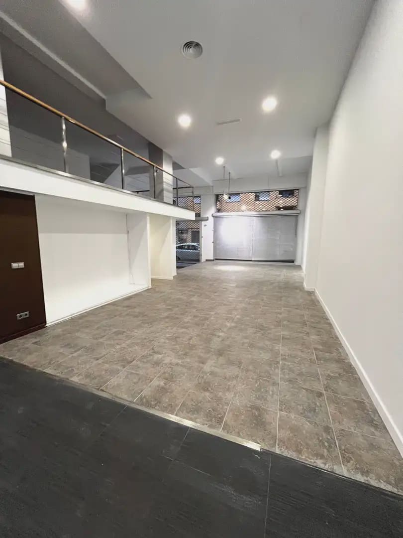 Komercyjne do wynajęcia w Miasto Girona - 1 500 € (Ref: 9882372)