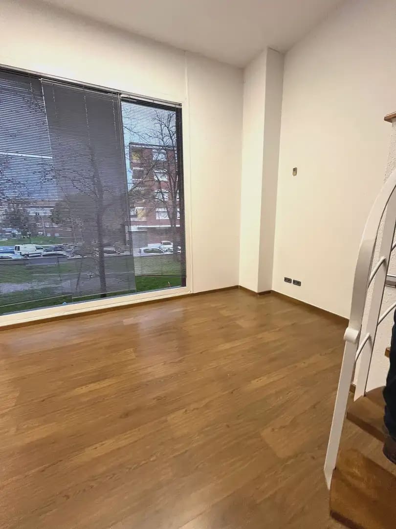 Komercyjne do wynajęcia w Miasto Girona - 1 500 € (Ref: 9882372)