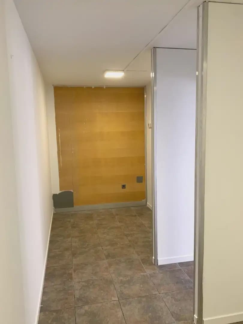 Komercyjne do wynajęcia w Miasto Girona - 1 500 € (Ref: 9882372)