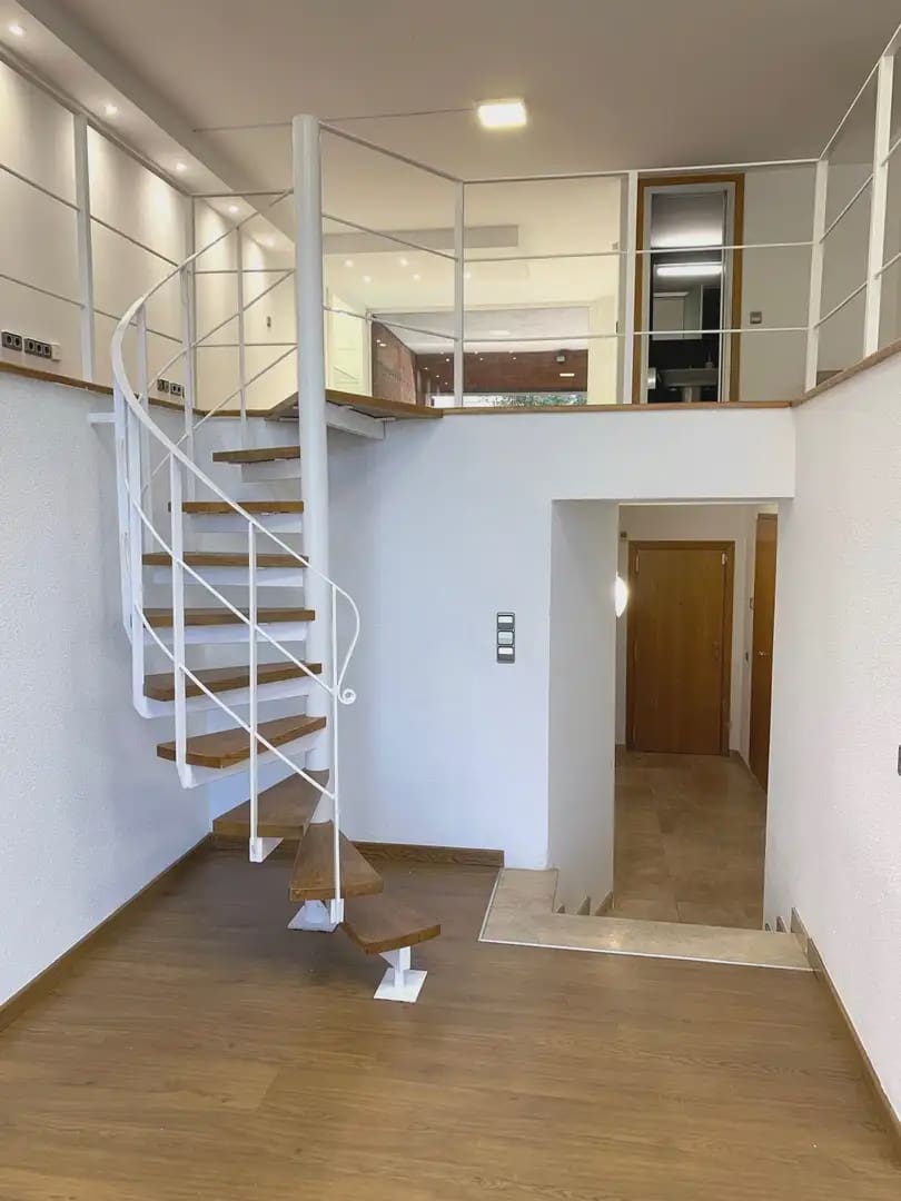 Komercyjne do wynajęcia w Miasto Girona - 1 500 € (Ref: 9882372)