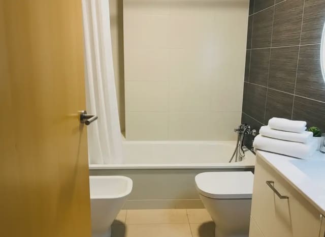 3 slaapkamer Flat te koop in Salt - € 250.000 (Ref: 9882377)