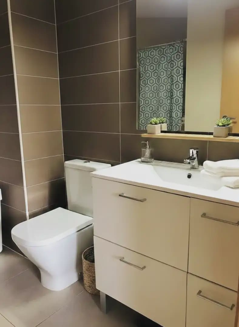 3 slaapkamer Flat te koop in Salt - € 250.000 (Ref: 9882377)