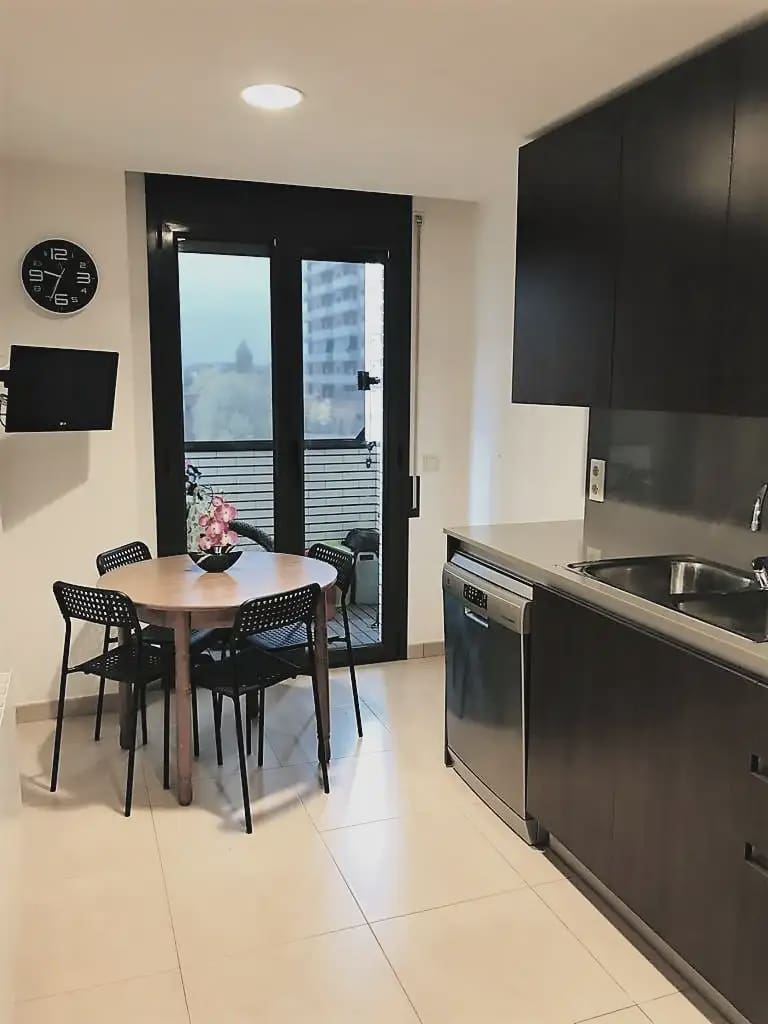 3 slaapkamer Flat te koop in Salt - € 250.000 (Ref: 9882377)