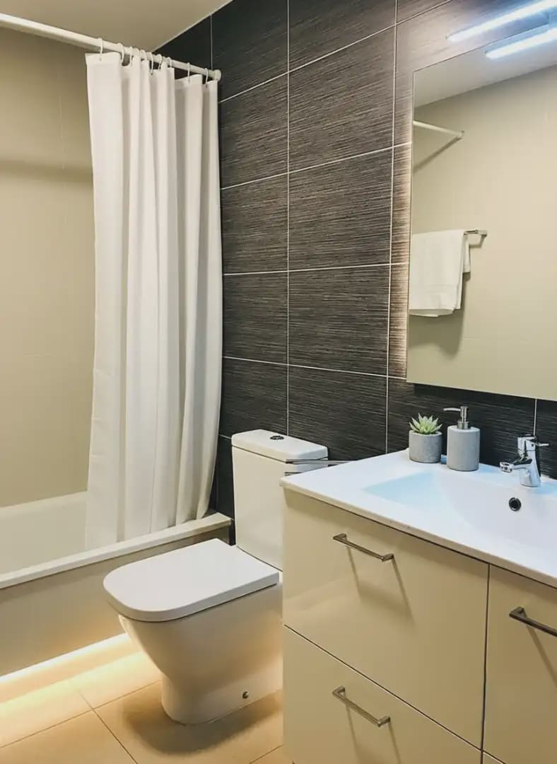 3 slaapkamer Flat te koop in Salt - € 250.000 (Ref: 9882377)