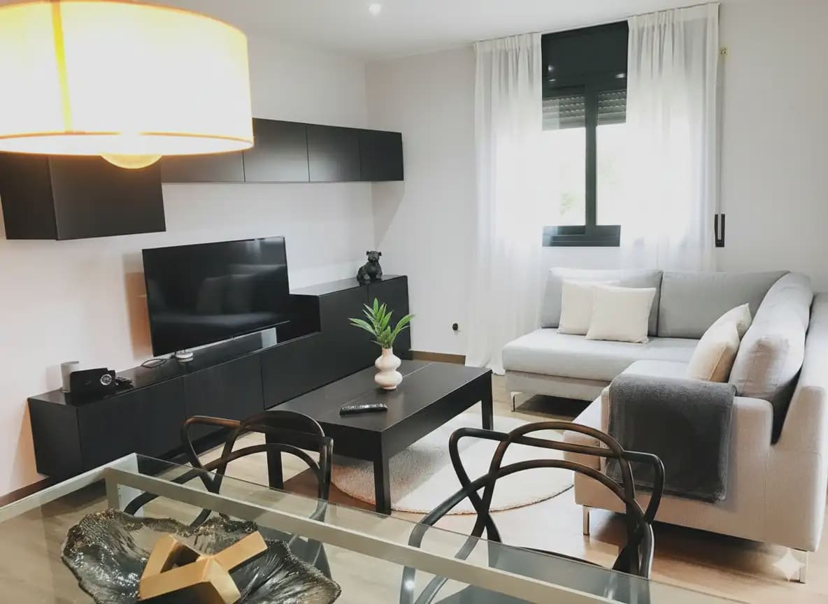 3 slaapkamer Flat te koop in Salt - € 250.000 (Ref: 9882377)