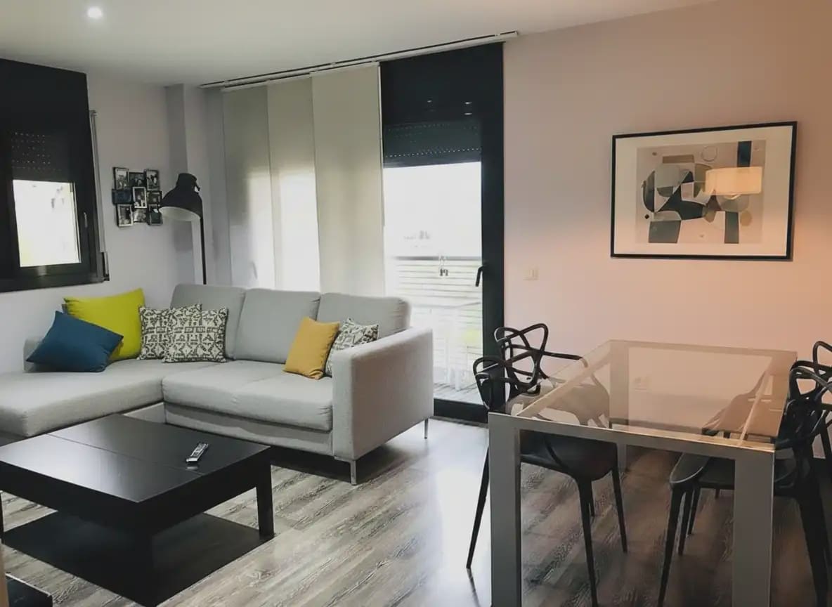 3 slaapkamer Flat te koop in Salt - € 250.000 (Ref: 9882377)