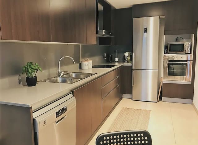 3 slaapkamer Flat te koop in Salt - € 250.000 (Ref: 9882377)