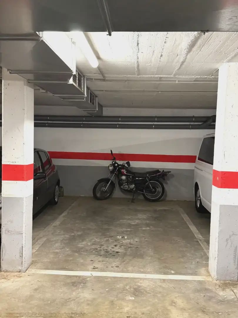 Garage till salu i Salt - 21 200 € (Ref: 9882384)