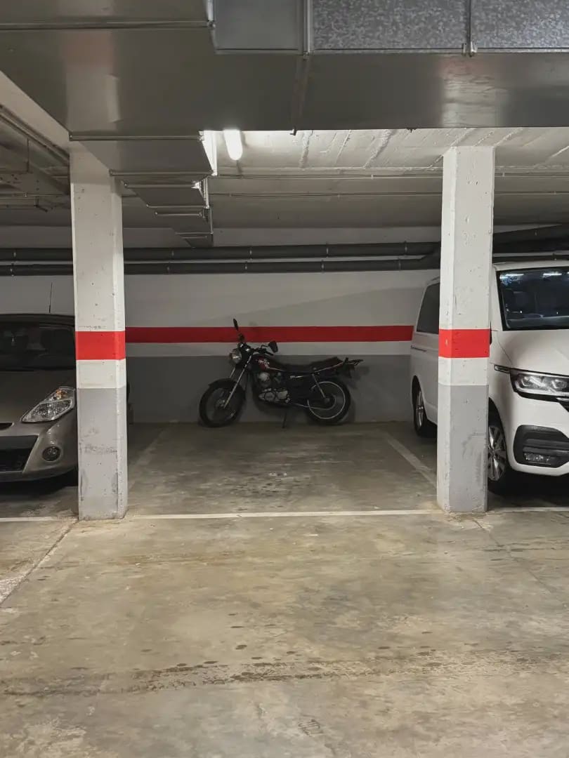 Garage till salu i Salt - 21 200 € (Ref: 9882384)