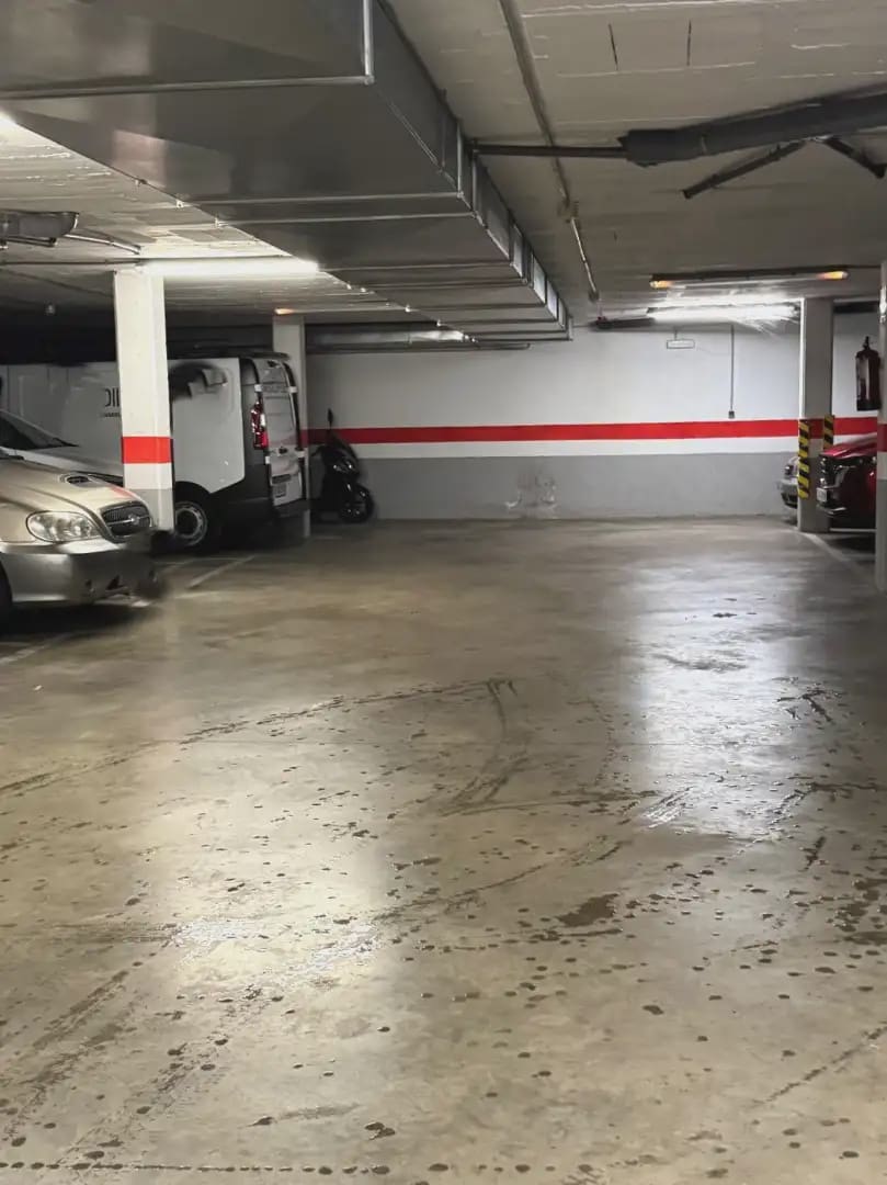 Garage till salu i Salt - 21 200 € (Ref: 9882384)