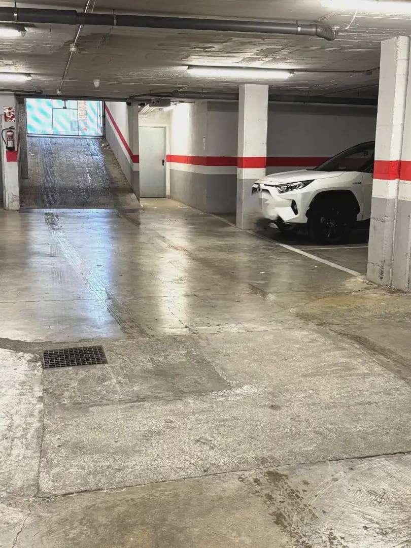 Garage till salu i Salt - 21 200 € (Ref: 9882384)