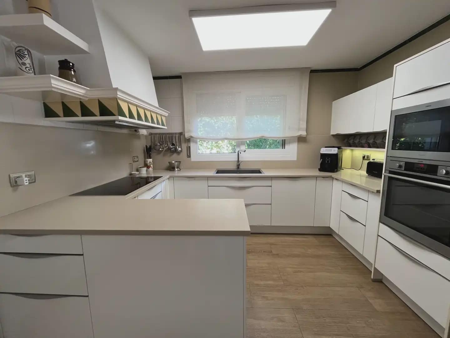 5 sypialnia Willa na sprzedaż w Miasto Girona z basenem garażem - 1 200 000 € (Ref: 9882385)