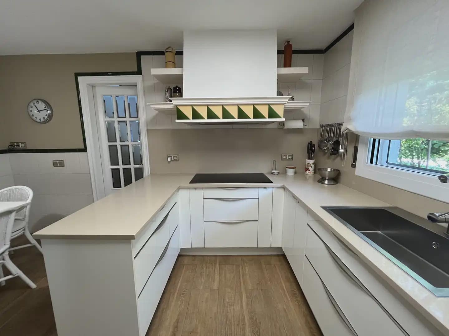 5 sypialnia Willa na sprzedaż w Miasto Girona z basenem garażem - 1 200 000 € (Ref: 9882385)